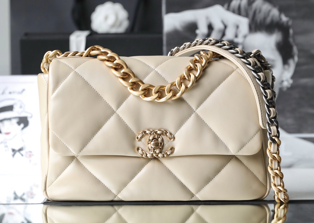 Chanel 19