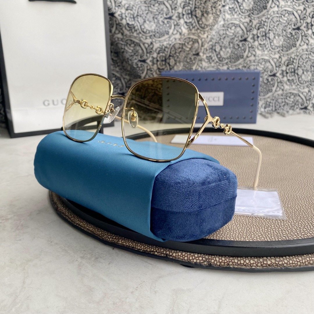 GUCCI GG0724S 001 WITH DETACHABLE JEWELLERY CHARMS
