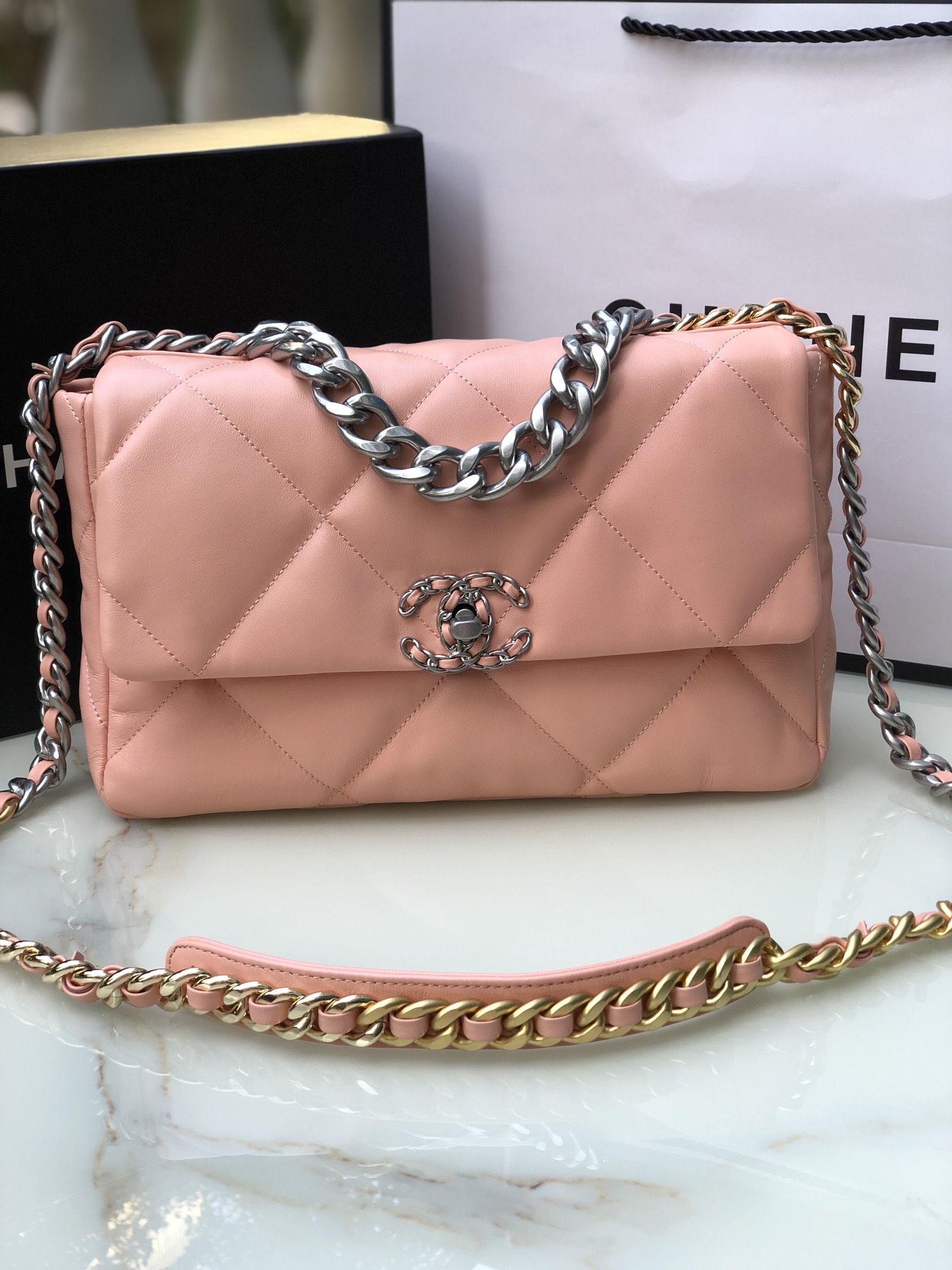 Chanel 19 medium