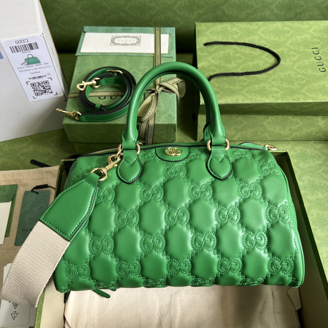 GG Matelassé leather medium bag