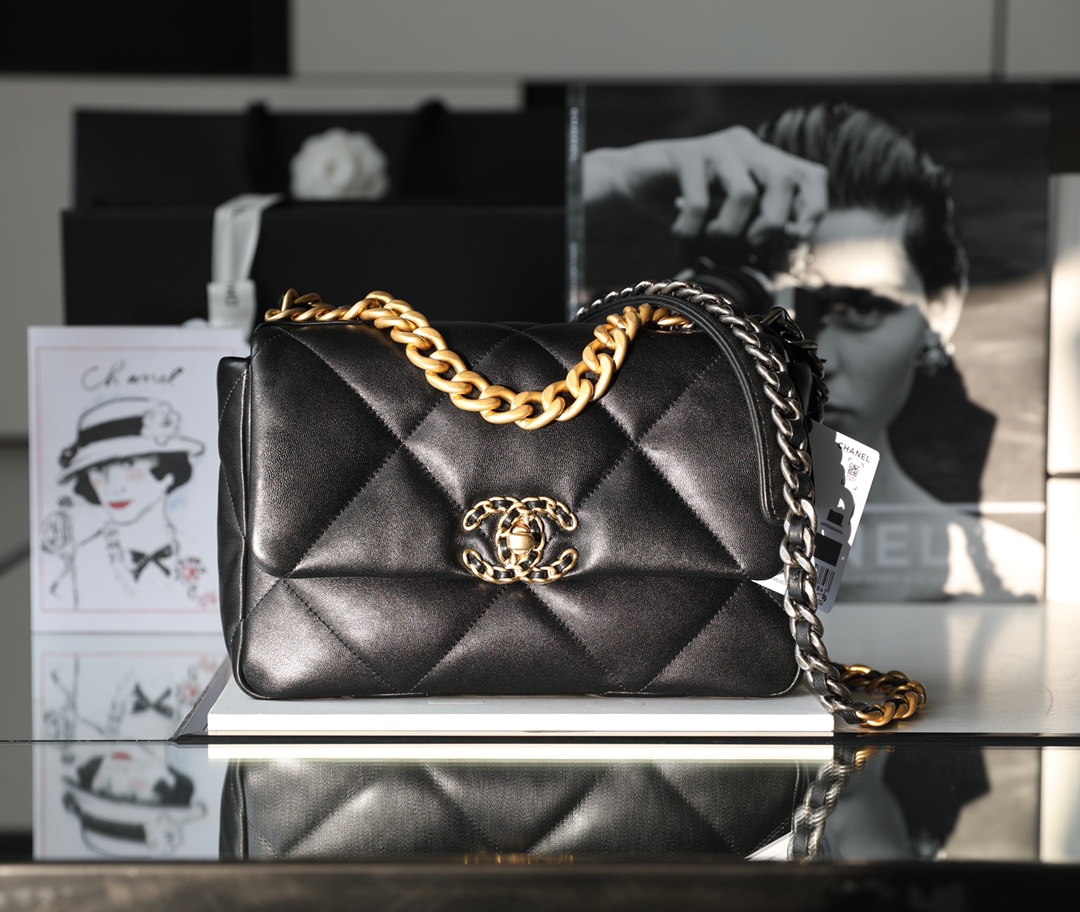 Chanel 19