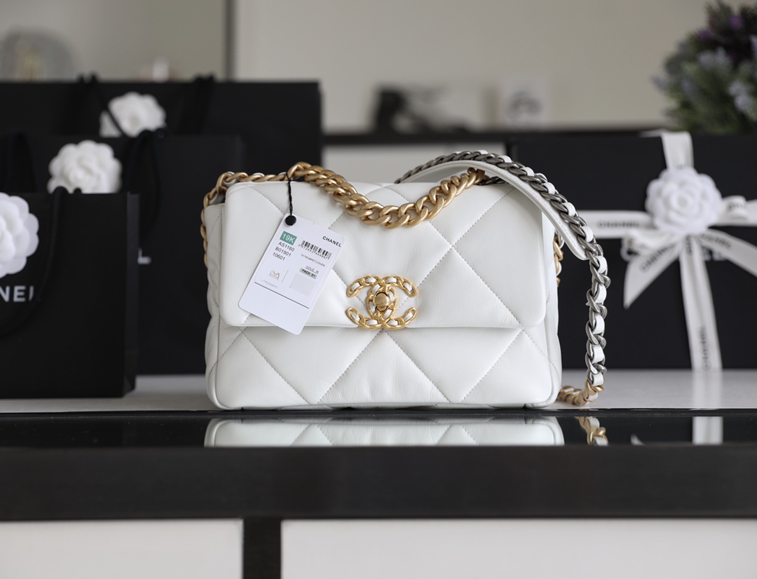 Chanel 19