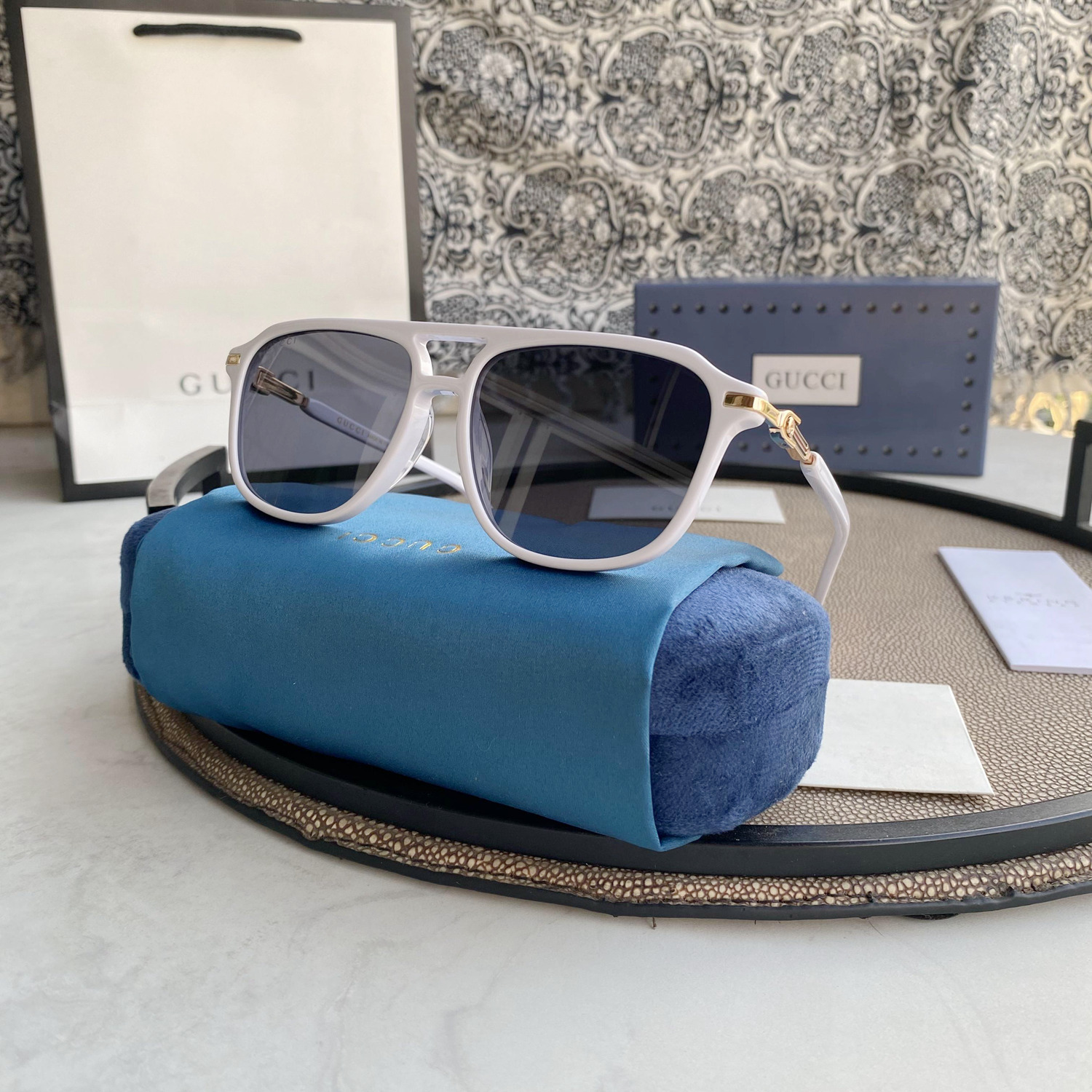 AVIATOR SUNGLASSES