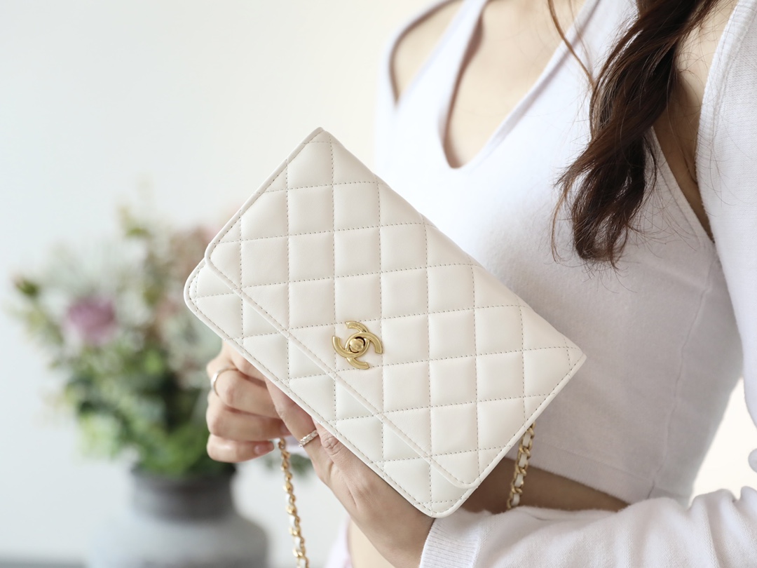 Chanel WOC