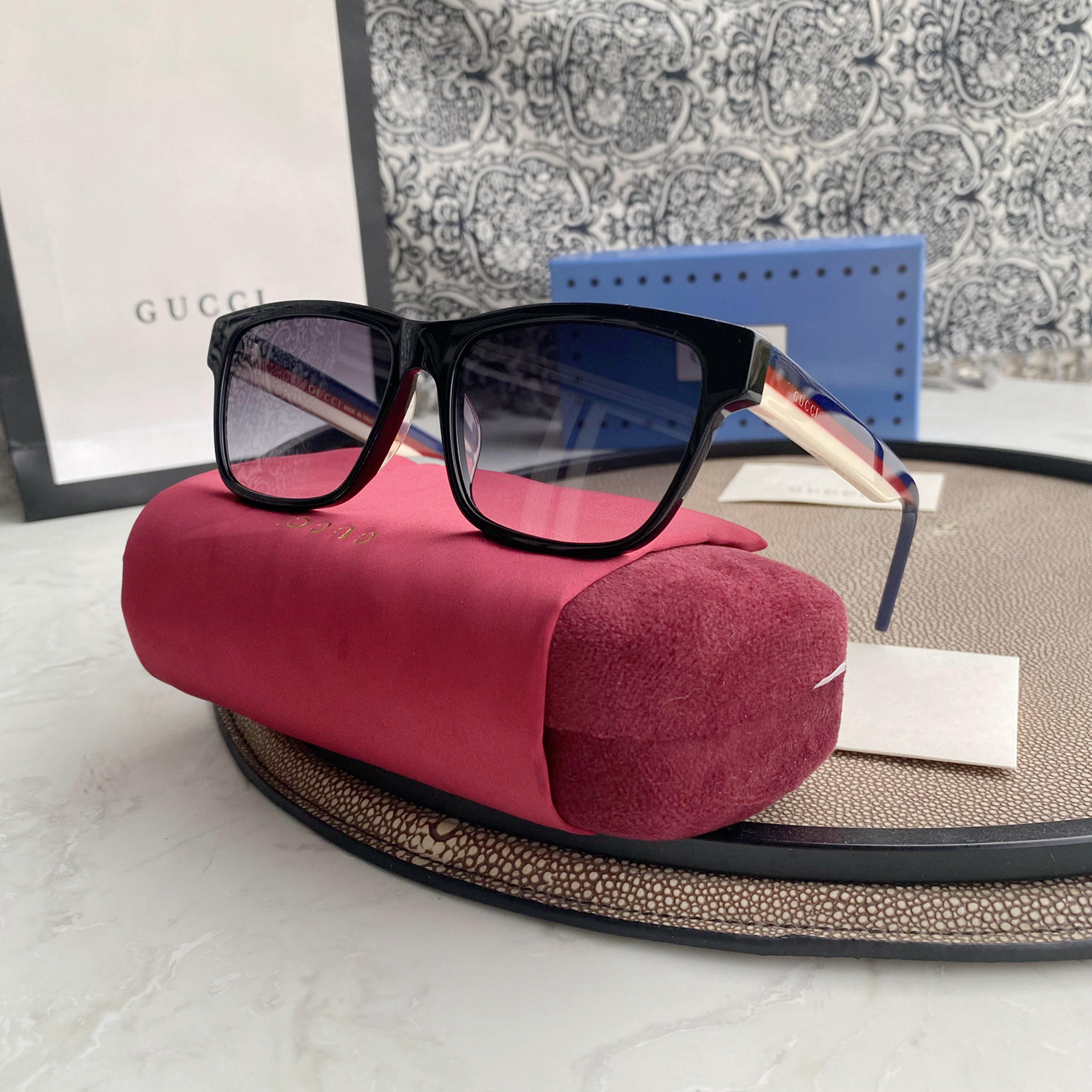 Gucci classic sunglasses