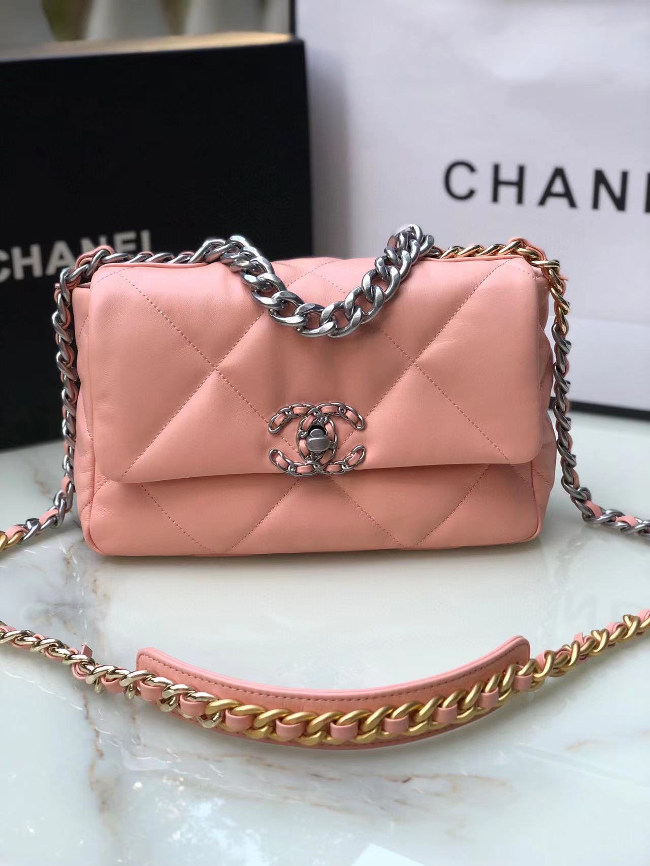 Chanel 19