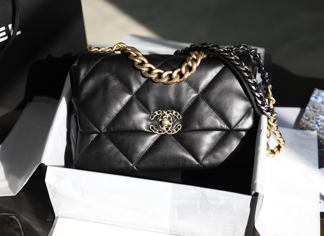 Chanel 19