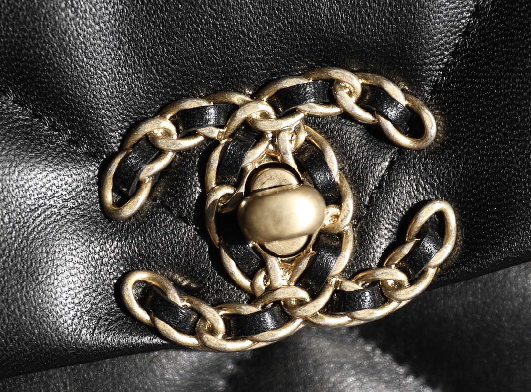 Chanel 19