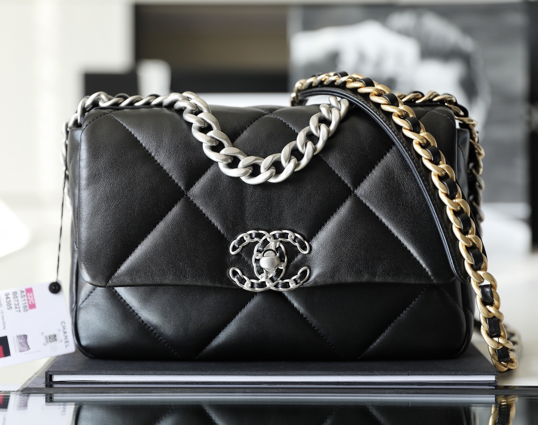 Chanel 19