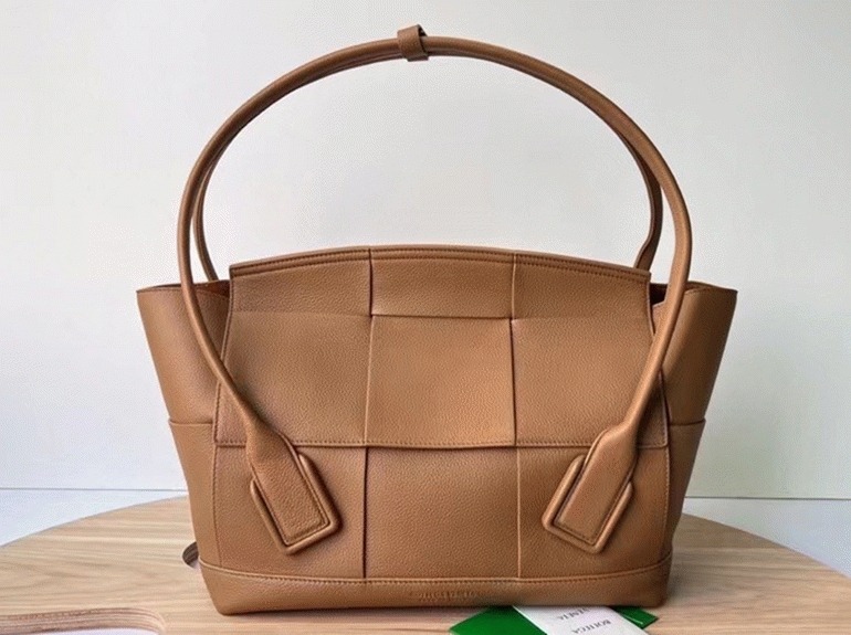Top Quality Fake Bottega Veneta Arco Medium Bag In Caramel