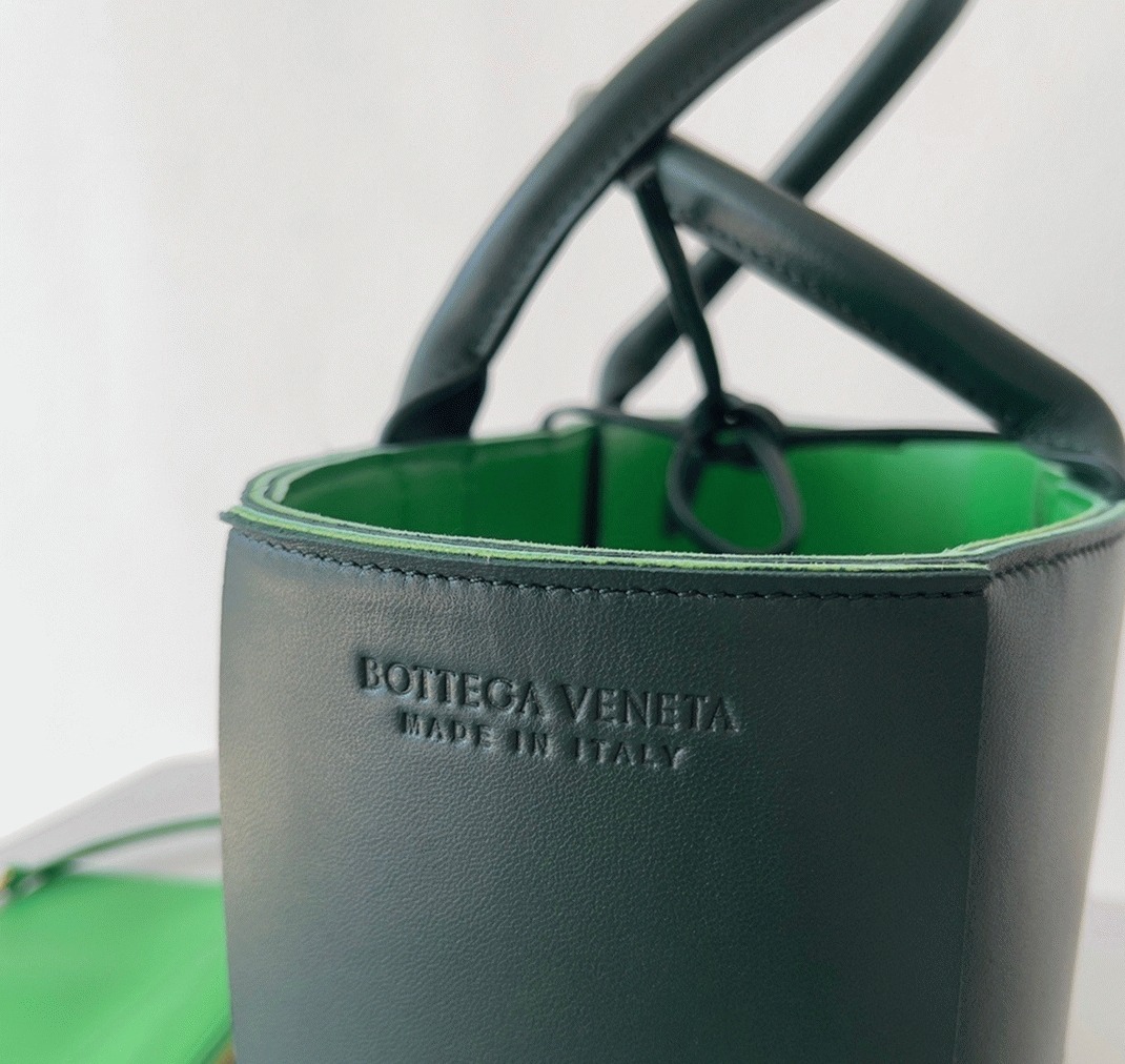 Fake Bottega Veneta Arco Medium Tote Green
