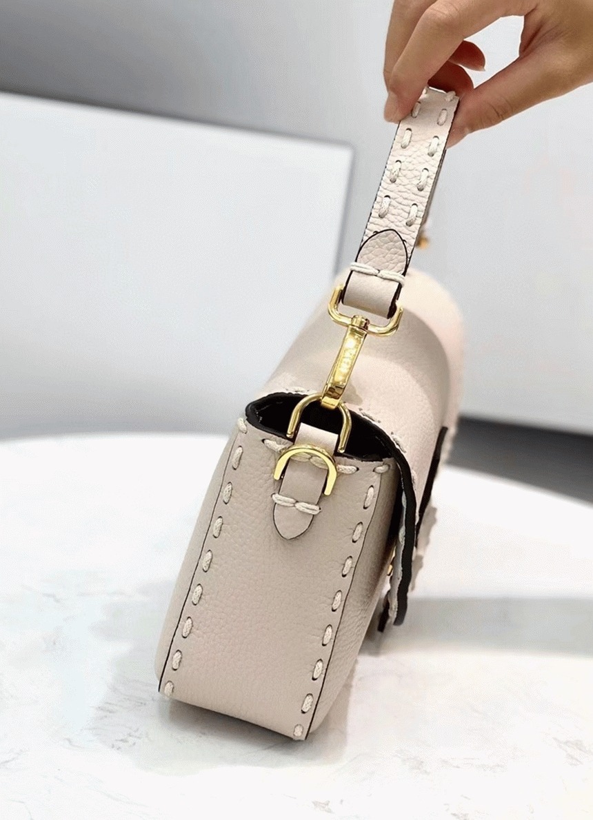 Top Quality Fake Fendi Medium Baguette Bag In White
