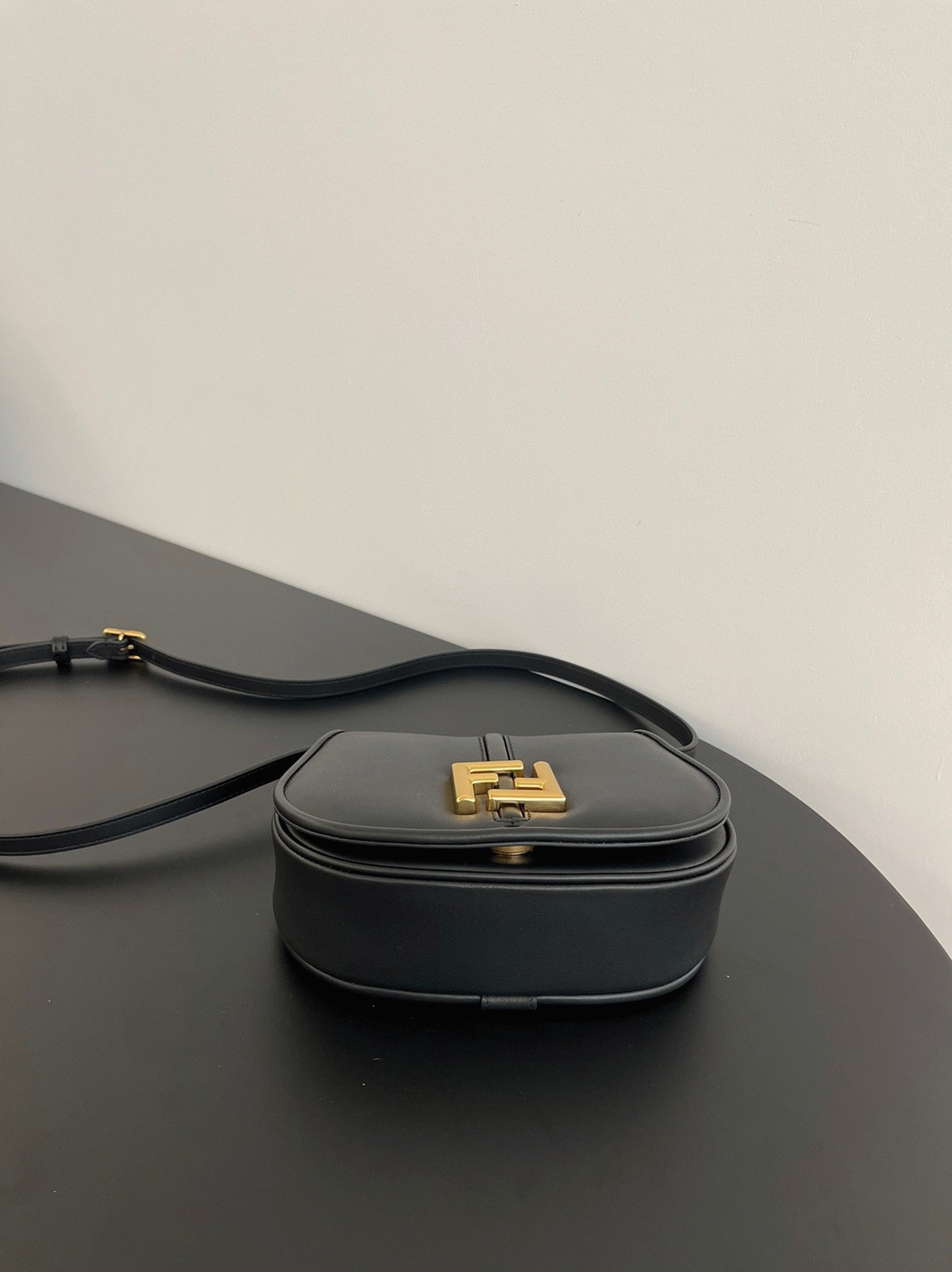 Top Quality Replica Fendi C’mon Small Bag in Black