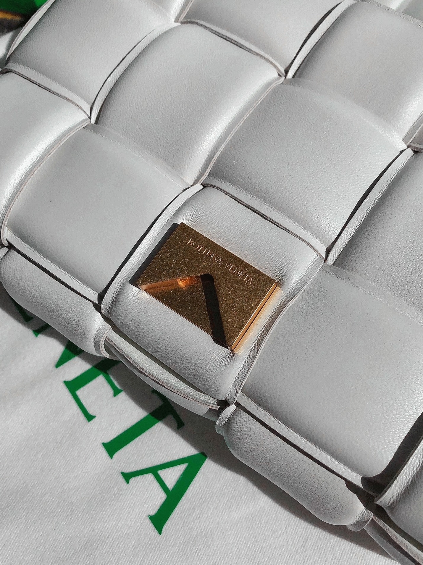 Top Quality Knockoff Bottega Veneta Chain Cassette Bag In White