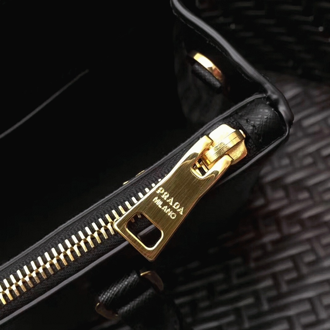 Prada Galleria Medium Bag Replica in Black