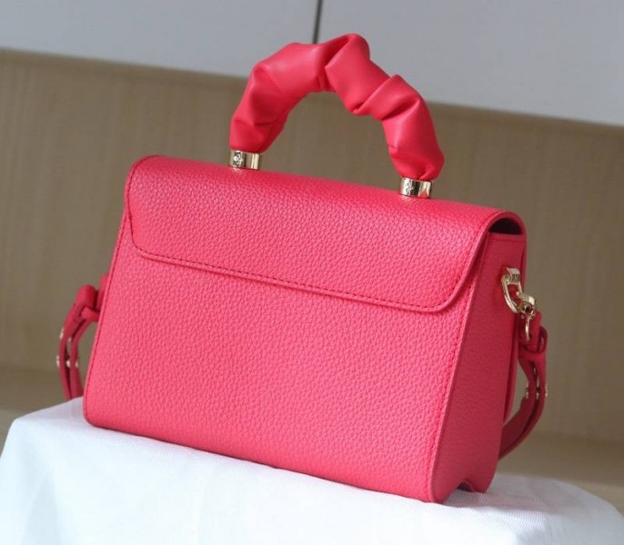 Louis Vuitton Taurillon Leather Twist MM Scrunchie Handle In Pondichery Pink