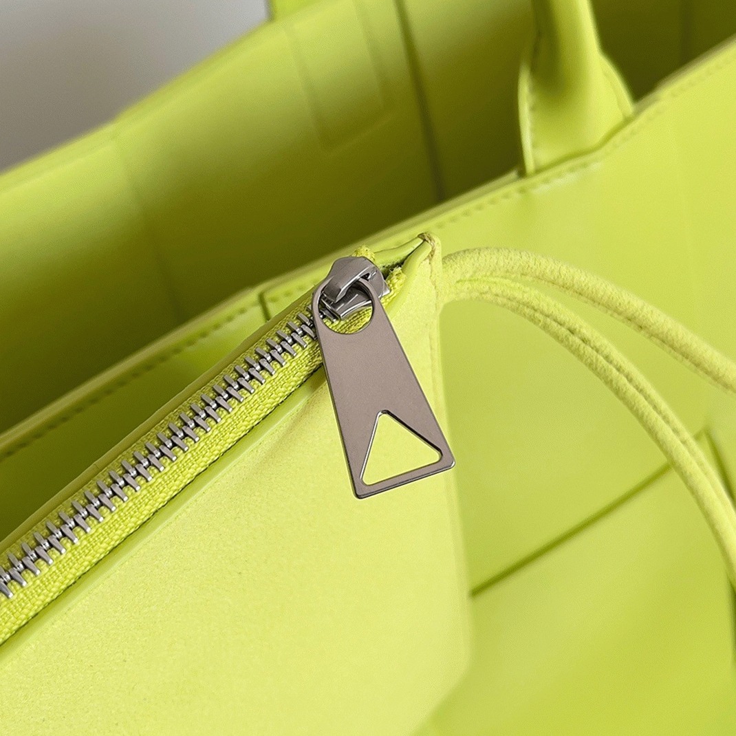 Replica Bottega Veneta Large Arco Tote Bag Kiwi