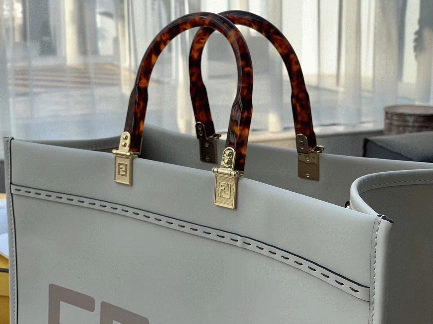 Top Quality Fake Fendi Sunshine Large Tote Bag In White Calfskin