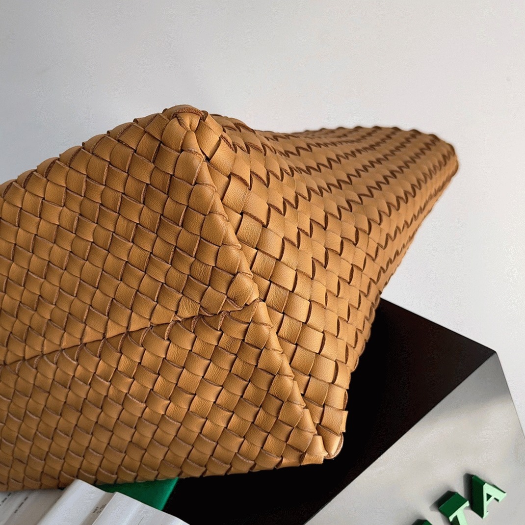 Top Quality Fake Bottega Veneta Cabat Medium Bag In Caramel Intrecciato Lambskin