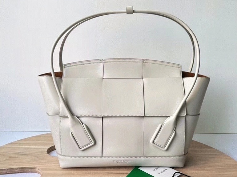 Top Quality Fake Bottega Veneta Arco Medium Bag In White Intrecciato Calfskin