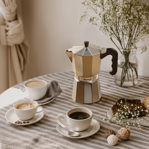 Aluminium Stovetop Espresso Maker - Silver / 600ml by VonShef