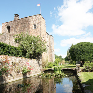 Two Night Luxury Getaway Experience Box by Buyagift