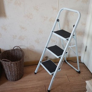 Portable Compact Folding Non Slip Metal Step Ladder - 3 Step White / 101.5cm by Gr8 Home