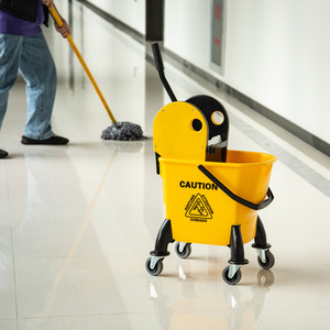 HOMCOM 26L Mop Bucket with 4 Wheels - Yellow and black by HOMCOM
