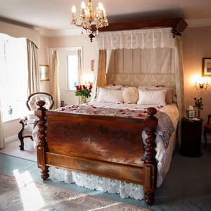 Unique and Boutique Hotels Gift Experience - Red by Find Me A Gift