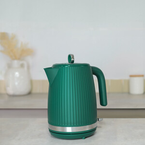 Contour Plastic Kettle 1.7L - Emerald Green by MY