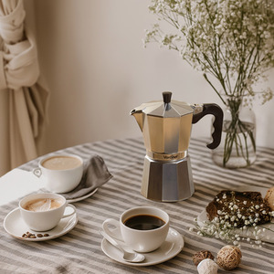 Aluminium Stovetop Espresso Maker - Silver / 300ml by VonShef