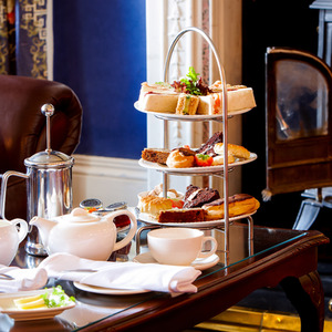 Country House Retreat with Afternoon Tea Gift Experience - Red by Find Me A Gift