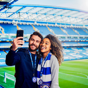 London Overnight Stay Attraction for Two - Red by Find Me A Gift