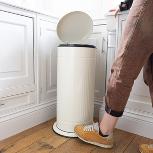 Living Nostalgia Antique Cream 30 Litre Pedal Bin - Cream by KITCHENCRAFT
