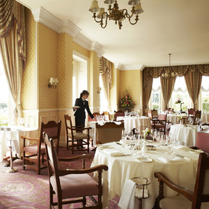 Gourmet Dining Experience Box - White by Buyagift