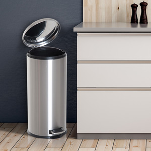 HOMCOM Foot Stainless Steel Metal Pedal Bin - Black and silver tone by HOMCOM