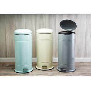 Living Nostalgia Antique Cream 30 Litre Pedal Bin - Cream by KITCHENCRAFT