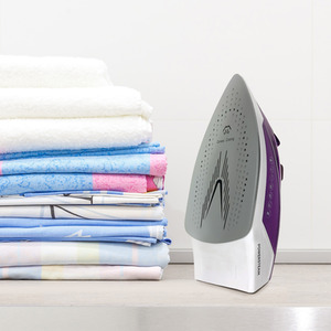 Igenix 2200W Steam Iron - Purple by Igenix