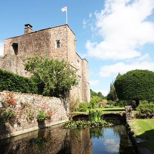 Two Night Luxury Getaway Experience Box by Buyagift