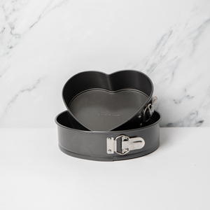 2pc Non-Stick Cake Pan Set 25cm Round Pan Heart-Shaped Pan - Grey by MasterClass