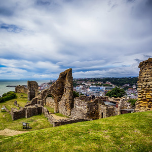 Family Treasure Hunt Gift Experience - Red by Find Me A Gift