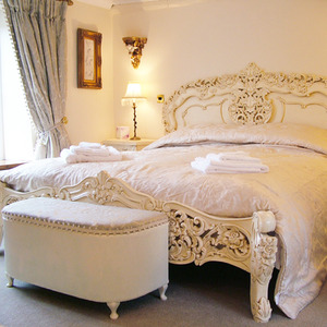 Two Night Memorable Break Experience Box by Buyagift