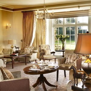 Afternoon Tea with Bubbles Gift Experience Box - White by Buyagift