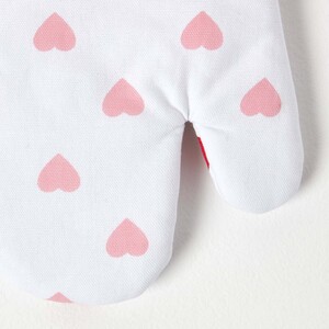 Red Hearts Cotton Oven Glove - Red by Homescapes
