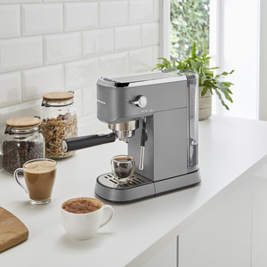 Signature Traditional Compact Pump Espresso Machine by Morphy Richards