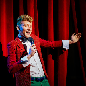 Comedy Night for Four Gift Experience - Red by Find Me A Gift