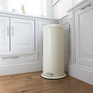 Living Nostalgia Antique Cream 30 Litre Pedal Bin - Cream by KITCHENCRAFT