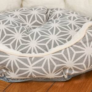 Warm Cosy Geometrical Scalloped Dog Bed - Grey / 57cm by Dream Paws