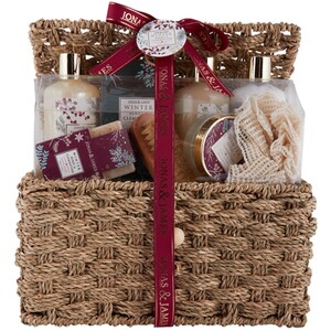 Jonas & James Winter Berry and Clementine Hamper - White and Brown by Jonas & James