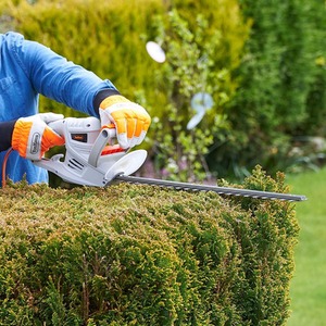 VonHaus - 550W Hedge Trimmer - grey by Vonhaus